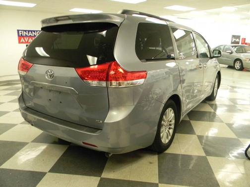 2011 Toyota Sienna XLE