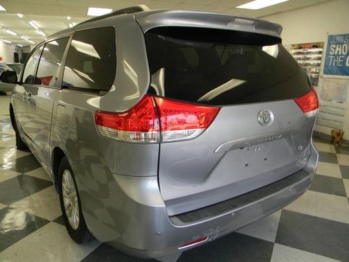 2011 Toyota Sienna XLE