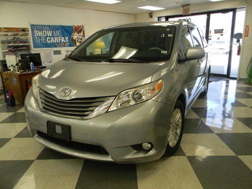 2011 Toyota Sienna XLE