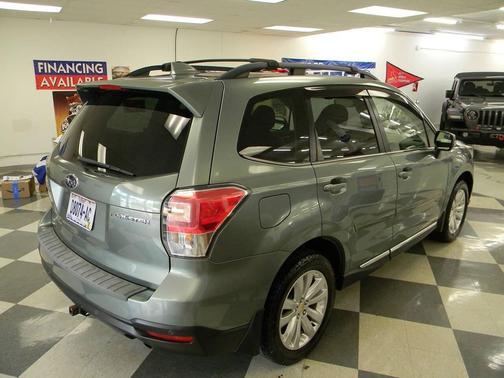 Jasmine Green Metallic 2018 Subaru Forester 2.5i Touring
