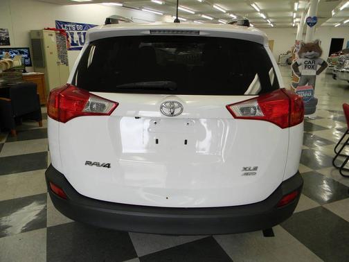 Super White 2013 Toyota RAV4 XLE