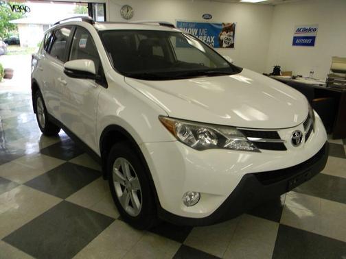 Super White 2013 Toyota RAV4 XLE