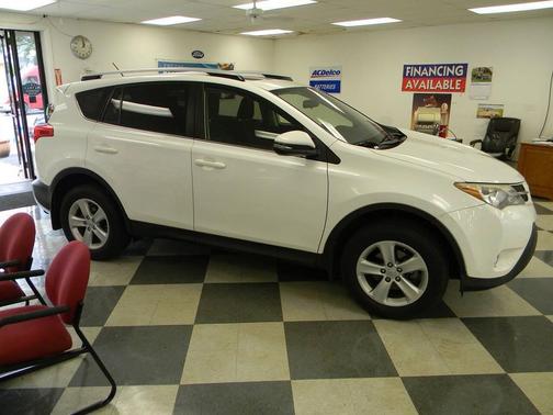 Super White 2013 Toyota RAV4 XLE