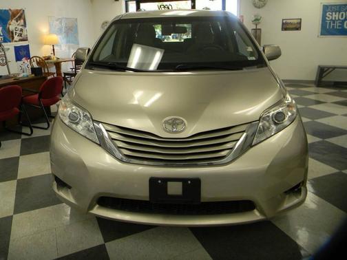 2015 Toyota Sienna LE