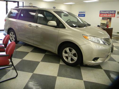 2015 Toyota Sienna LE