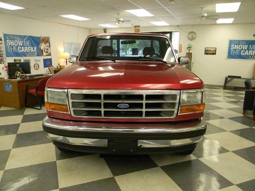 Electric Red Clearcoat Metallic 1994 Ford F-150 XLT