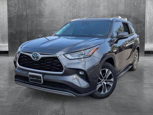 2022 Toyota Highlander Hybrid XLE