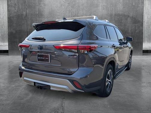 2022 Toyota Highlander Hybrid XLE