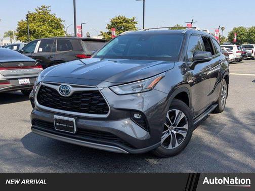 2022 Toyota Highlander Hybrid XLE