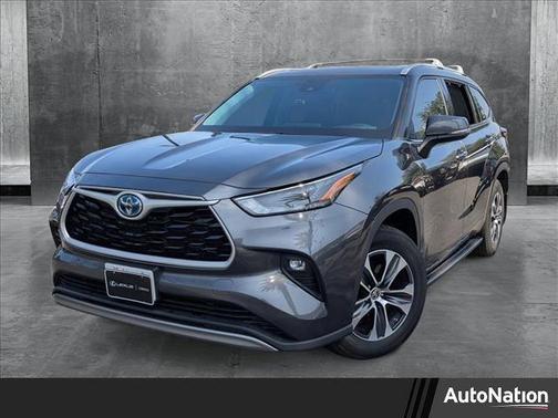2022 Toyota Highlander Hybrid XLE