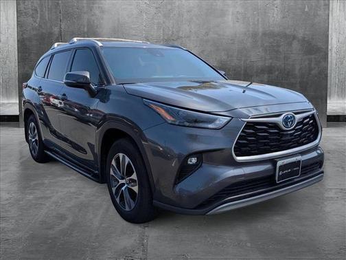 2022 Toyota Highlander Hybrid XLE