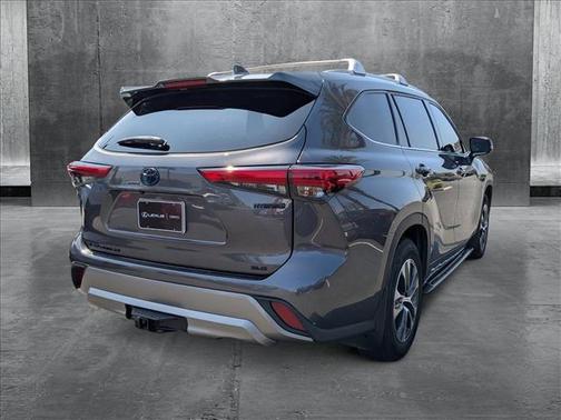 2022 Toyota Highlander Hybrid XLE