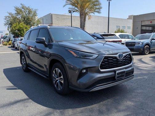 2022 Toyota Highlander Hybrid XLE
