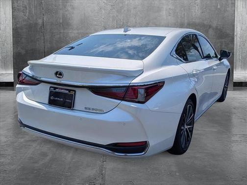 2025 Lexus ES 300h Base
