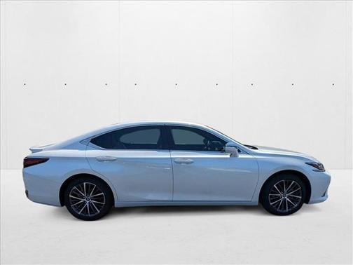 2025 Lexus ES 300h Base