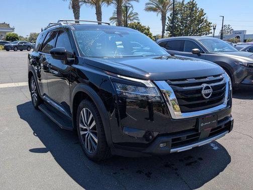 2022 Nissan Pathfinder Platinum 2WD