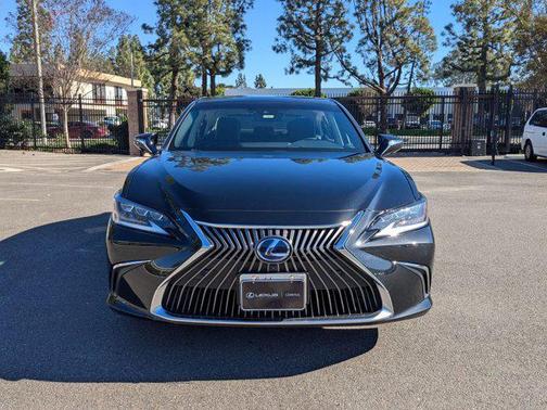 2021 Lexus ES 300h Luxury