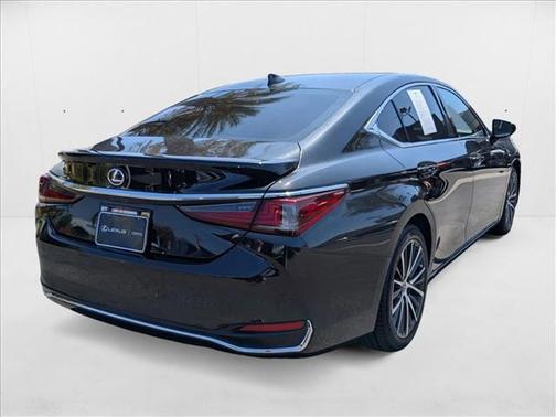 2022 Lexus ES 300h Base