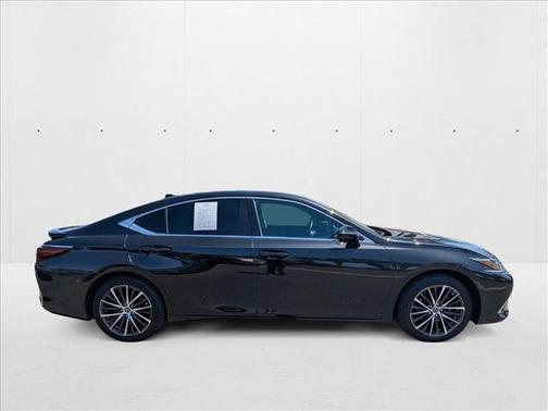 2022 Lexus ES 300h Base