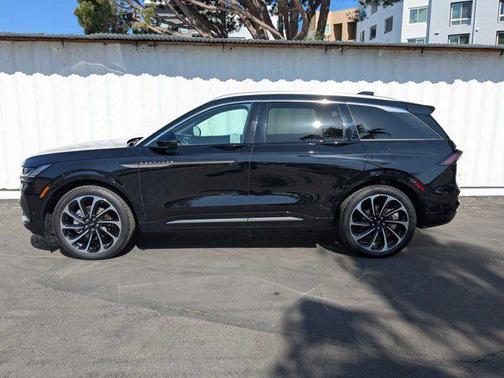 2024 Lincoln Nautilus Black Label