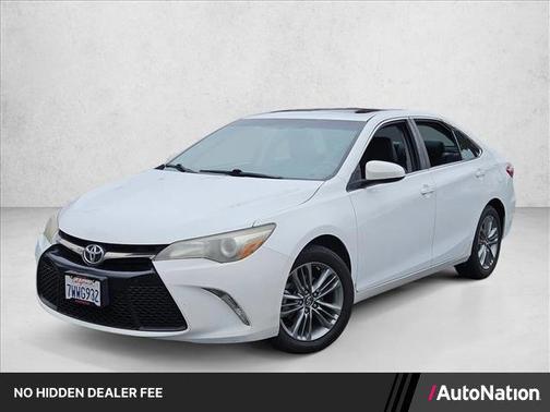 Super White 2017 Toyota Camry SE