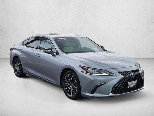 Iridium 2022 Lexus ES 300h Base