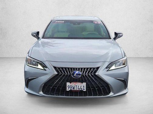 Iridium 2022 Lexus ES 300h Base