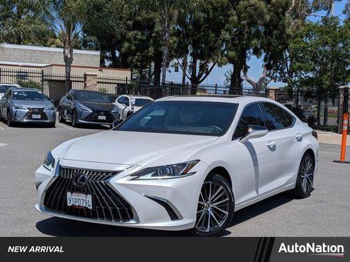 Eminent White Pearl 2025 Lexus ES 300h Base
