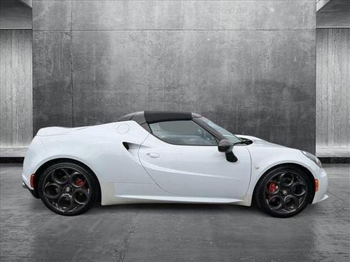 2016 Alfa Romeo 4C Spider Base