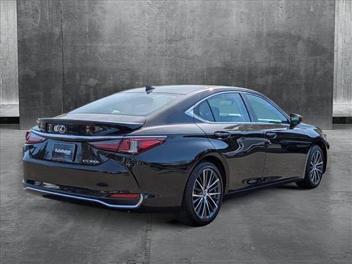 2025 Lexus ES 300h Base