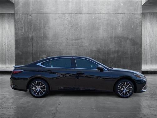 2025 Lexus ES 300h Base