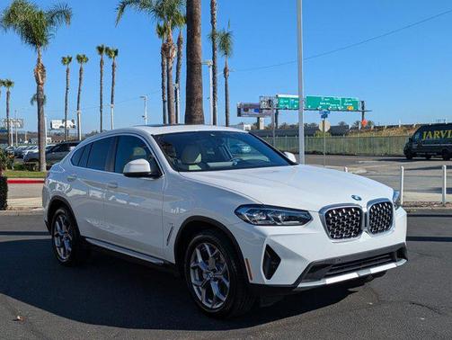 2025 BMW X4 xDrive30i