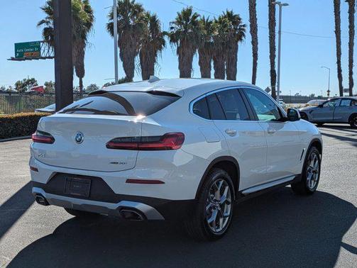 2025 BMW X4 xDrive30i