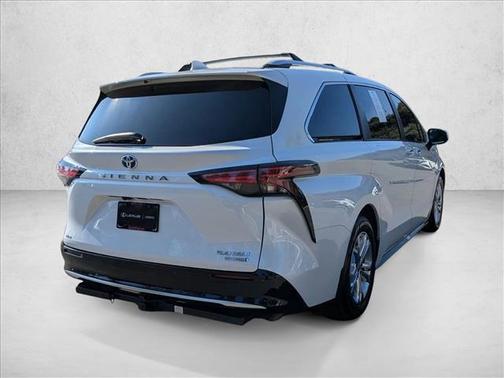 2022 Toyota Sienna Platinum
