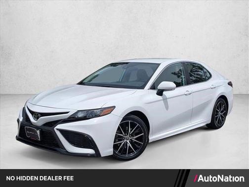 White 2022 Toyota Camry SE