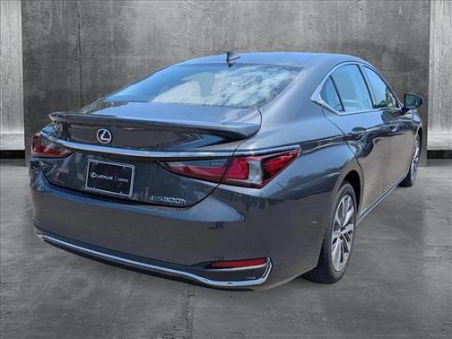 2022 Lexus ES 300h Base