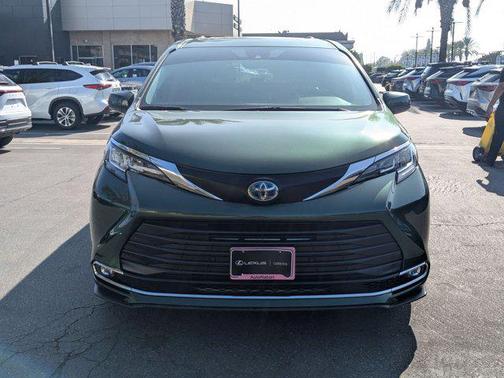 2022 Toyota Sienna XLE
