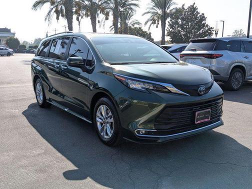 2022 Toyota Sienna XLE
