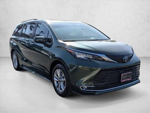2022 Toyota Sienna XLE