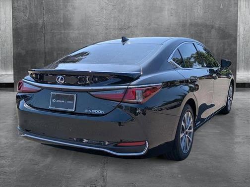 2022 Lexus ES 300h Base
