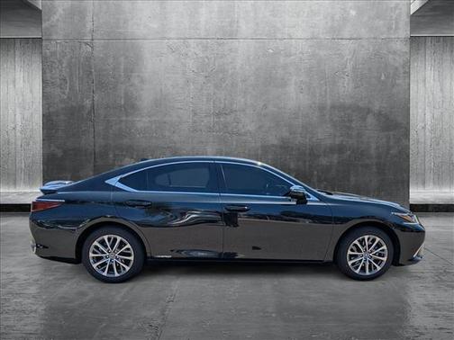 2022 Lexus ES 300h Base