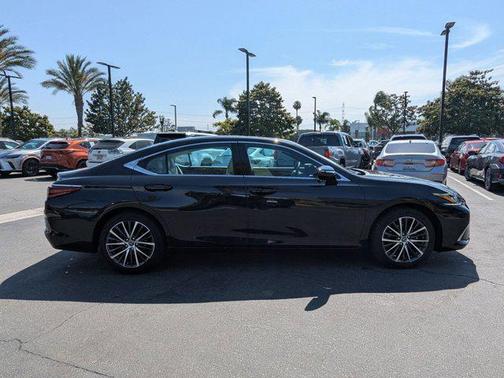 2025 Lexus ES 350 Base