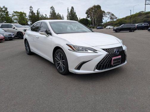 2022 Lexus ES 300h Base
