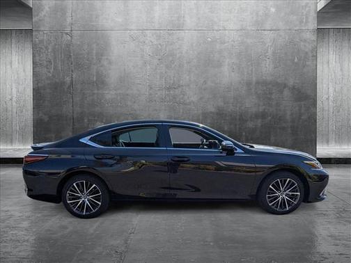 2025 Lexus ES 300h Base