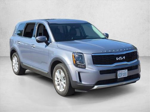 Everlasting Silver 2022 Kia Telluride LX