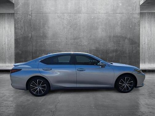 2022 Lexus ES 300h Base
