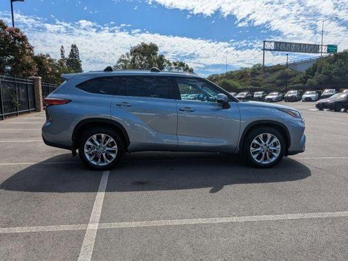 2022 Toyota Highlander Limited