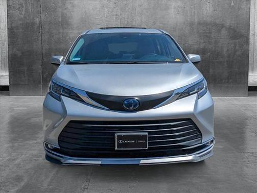 2021 Toyota Sienna XLE 8 Passenger