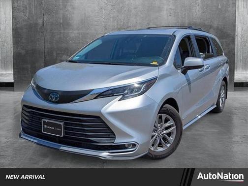 2021 Toyota Sienna XLE 8 Passenger