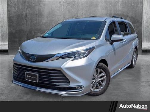 2021 Toyota Sienna XLE 8 Passenger